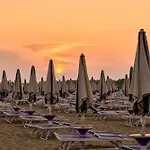 Apartmán Amazing Beachfront Apartment-beahost