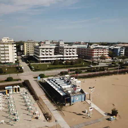 Amazing Beachfront Apartment-beahost * Bibione