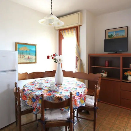 Apartment Amazing Beachfront Apartment-beahost *