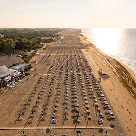 Amazing Beachfront Apartment-beahost Bibione